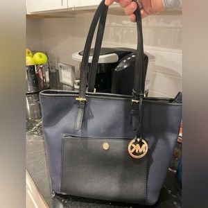Michael Kors purse ✨